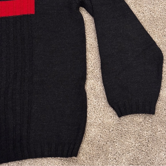 Men’s XL Black and Red Bachrach V-neck Sweater - Picture 3 of 5